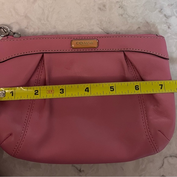 Vintage Coach Leather Wristlet - Picture 11 of 14